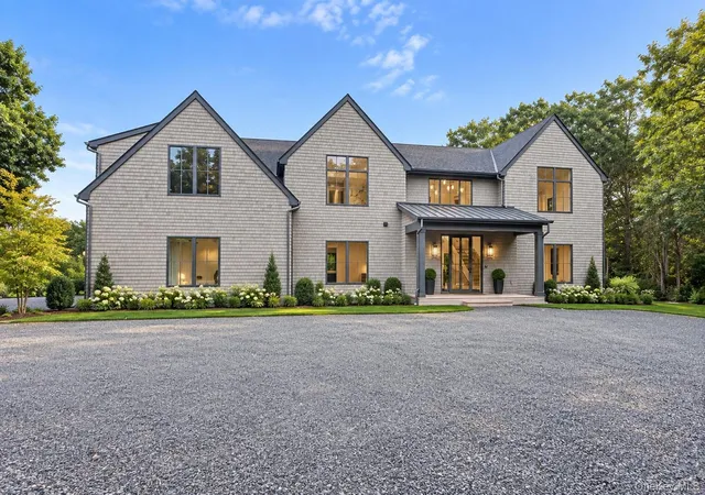 Photo 1 of Single family home for sale at 190a S Country Rd, Southampton, NY 11960 | MLS# 986892 | Listing updated on 2026-10-06