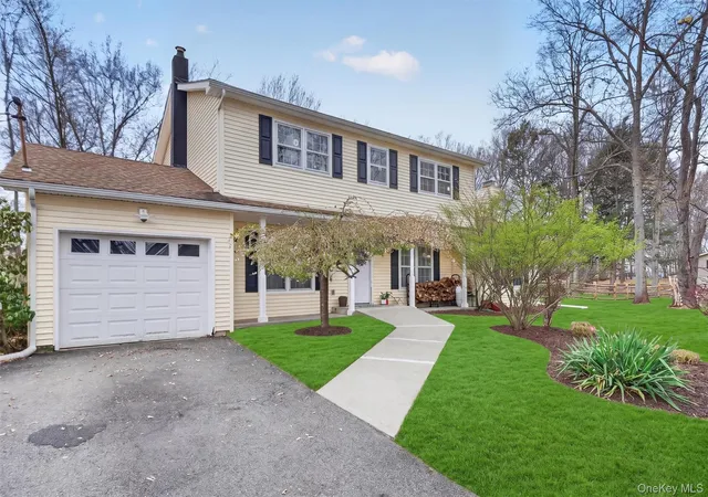 3rd image of 16 Mockingbird Ln, Washingtonville, NY 10992 | MLS# 986935