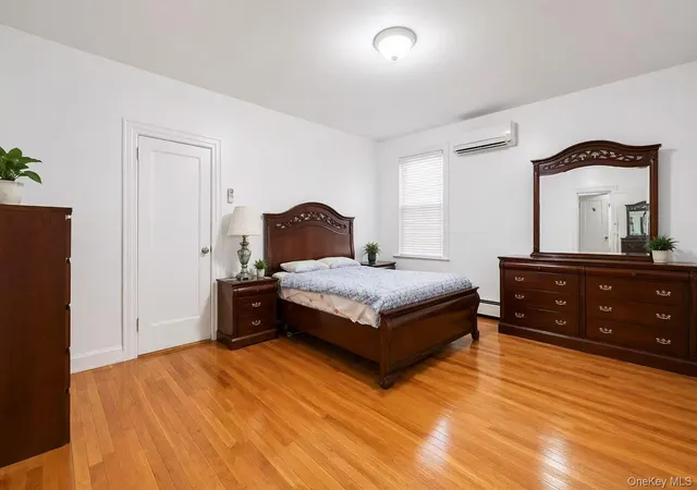 Photo 4 of Sale Pending at 20931 39th Avenue, New York, NY 11361 | MLS# 986974 | Listing updated on 2026-08-29