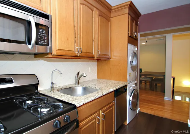 4th image of 129 Fifteenth St, Hempstead, NY 11550