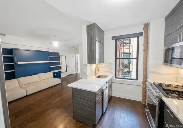 Listing Photo 4 - Condo for sale in building located at 130 W 16Th St, New York, NY 10011 - Unit #52