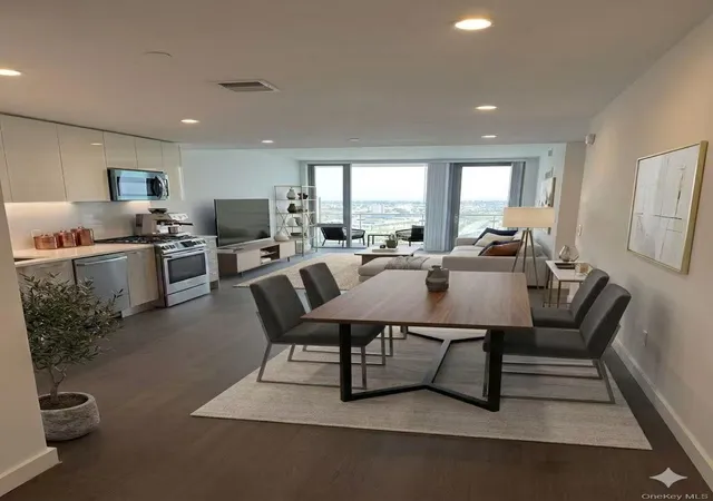 2nd image of 131-05 40Th Rd #15D, Flushing, NY 11354 | MLS# 987019