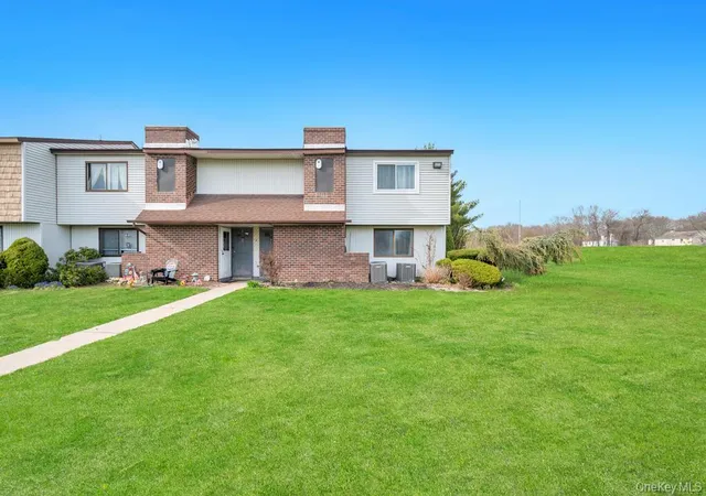 2nd image of 109 Pointe Cir S #109, Brookhaven, NY 11727 | MLS# 987085