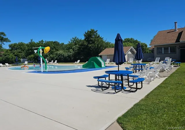 2nd image of 109 Pointe Cir S, Brookhaven, NY 11727