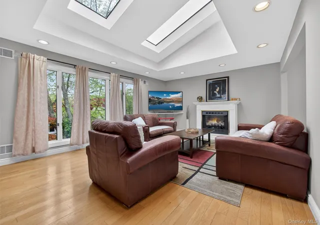Photo 3 of Single family home for sale at 58a New Hempstead Rd, New City, NY 10956 | MLS# 987134 | Listing updated on 2026-08-30