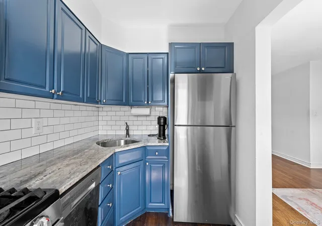 4th image of 23 Edwards St, North Hempstead, NY 11577