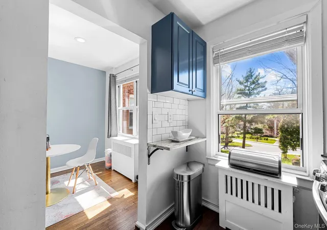 5th image of 23 Edwards St, North Hempstead, NY 11577