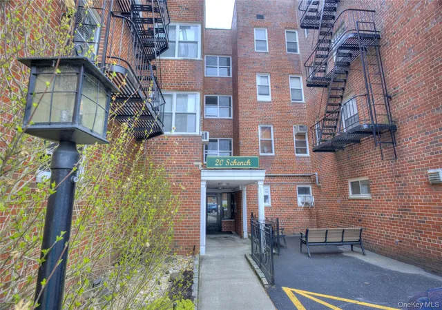 Photo 3 of Condo for sale at 75 S Middle Neck Rd #4-G, Great Neck, NY 11021 | MLS# 987202 | Listing updated on 2026-09-19