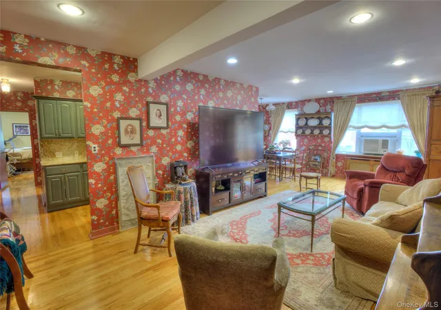 Homes for sale in North Hempstead, NY | 75 S Middle Neck Rd #4-G, North Hempstead, NY 11021 | MLS# 987202