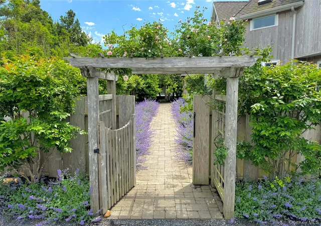 Photo 1 of Single family home for sale at 162 Dune Rd, Quogue, NY 11959 | MLS# 987218 | Listing updated on 2026-07-21