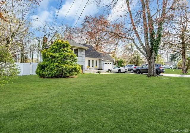 3rd image of 4 Clearbrook Dr, Smithtown, NY 11787 | MLS# 987219