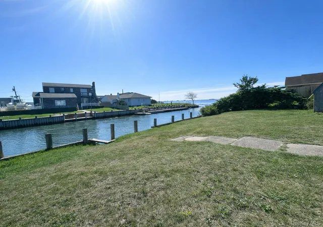 3rd image of 39 Barracuda Rd, Southampton, NY 11942 | MLS# 987230