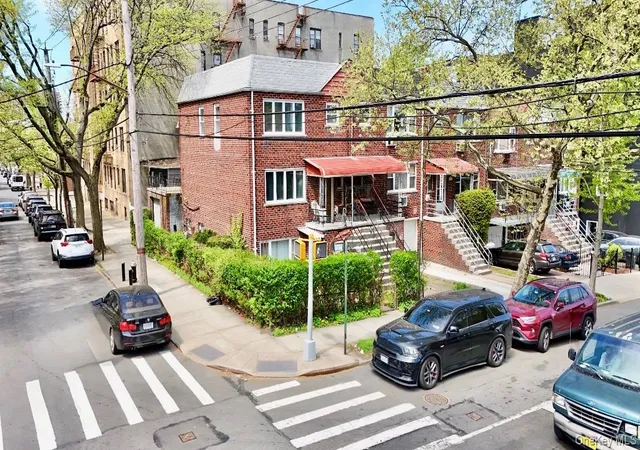 2nd image of 3001 Bronxwood Ave, New York, NY 10469 | MLS# 987256