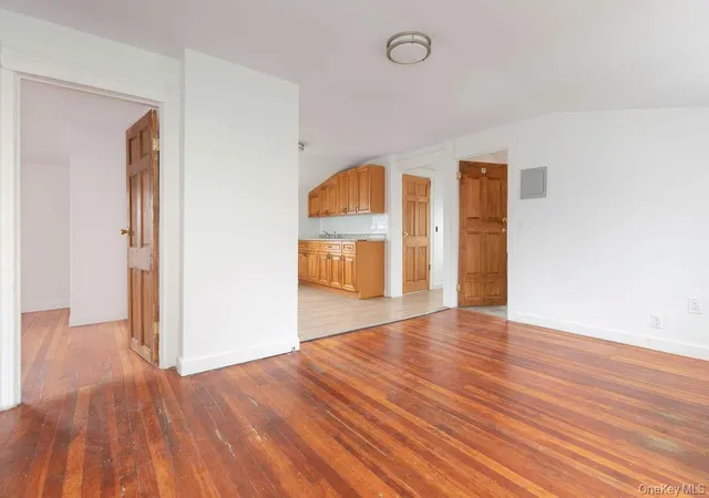 Listing Photo 4 - Condo for sale in building located at 24 Chestnut Pl, Mount Vernon, NY 10553