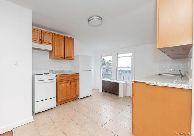 Listing Photo 5 - Condo for sale in building located at 24 Chestnut Pl, Mount Vernon, NY 10553
