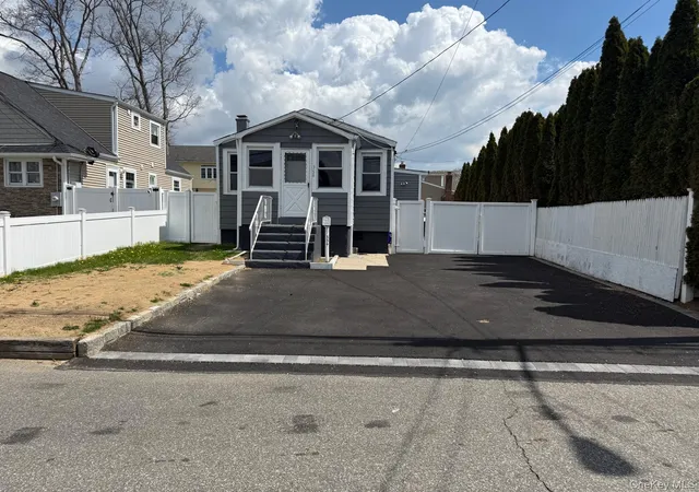 1st image of 354 Beachview St, Babylon, NY 11726 | MLS# 987276
