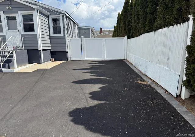 3rd image of 354 Beachview St, Babylon, NY 11726 | MLS# 987276