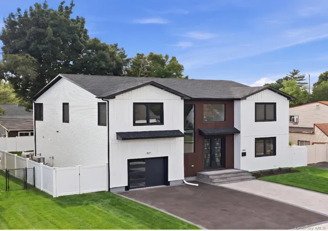 Photo 3 of Single family home for sale at 182 Friends Ln, Hempstead, NY 11590 | MLS# 987285 | Listing updated on 2026-10-07