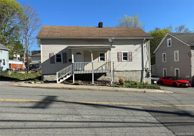 Homes for sale in Montgomery, NY | 104 Oak St, Montgomery, NY 12586 | MLS# 987315