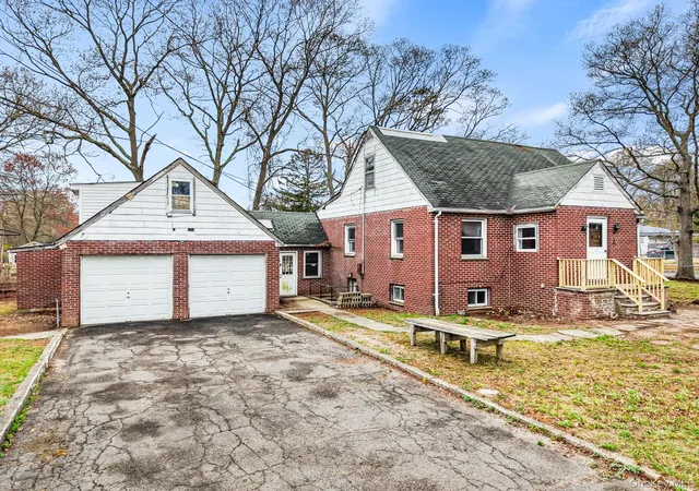 4th image of 25 Revilo Ave, Shirley, NY 11967 | MLS# 987317