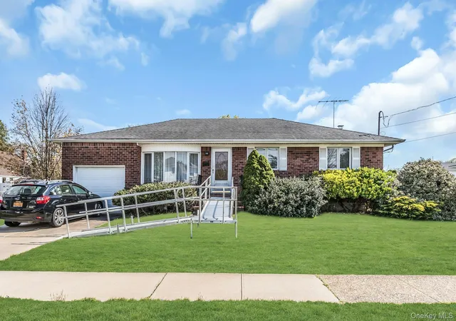 Photo 1 of Sale Pending at 258 N Wisconsin Ave, Oyster Bay, NY 11758 | MLS# 987358 | Listing updated on 2026-05-15