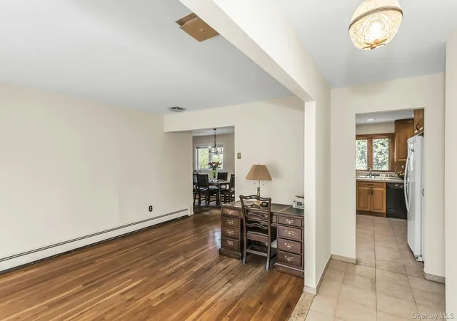 Photo 4 of Sale Pending at 258 N Wisconsin Ave, Oyster Bay, NY 11758 | MLS# 987358 | Listing updated on 2026-05-15