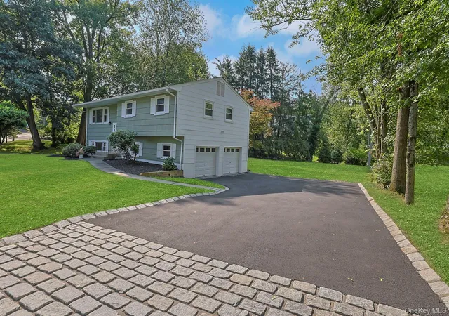 Photo 3 of Sale Pending at 171 Austin Ave, Orangetown, NY 10983 | MLS# 987409 | Listing updated on 2026-09-25