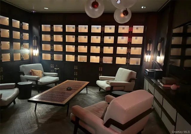 2nd image of 252 S St, New York, NY 10002