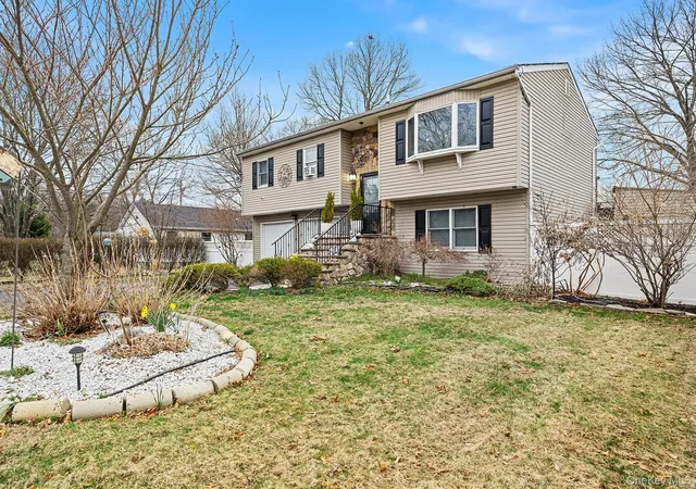 3rd image of 549 4Th St, Ronkonkoma, NY 11779 | MLS# 987425