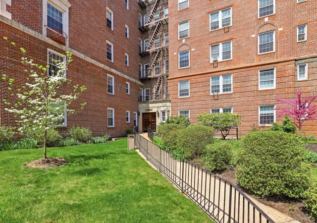Homes for sale in Greenburgh, NY | 300 S Broadway #3D, Greenburgh, NY 10591 | MLS# 987471