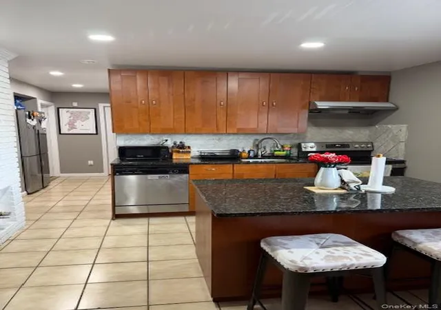 3rd image of 176 Kingfisher Rd, Hempstead, NY 11756 | MLS# 987495