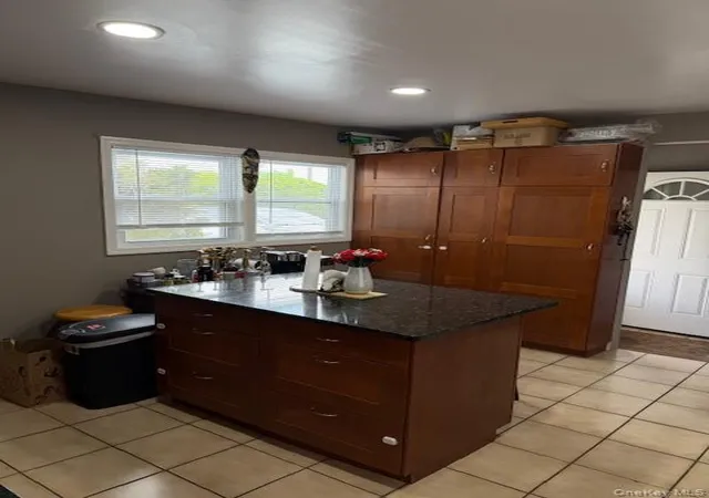 4th image of 176 Kingfisher Rd, Hempstead, NY 11756 | MLS# 987495