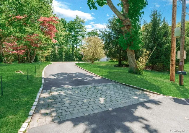 3rd image of 16 The Loch, Roslyn, NY 11576 | MLS# 987517
