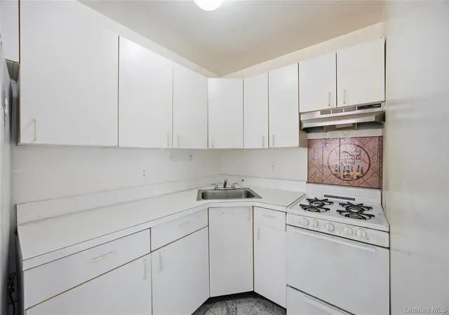 Homes for sale in New York, NY | 16914 144Th Rd, New York, NY 11434 | MLS# 987542