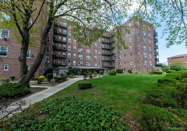 12th image of 84 50 169th Street #611, Jamaica, NY 11432 | MLS# 987550