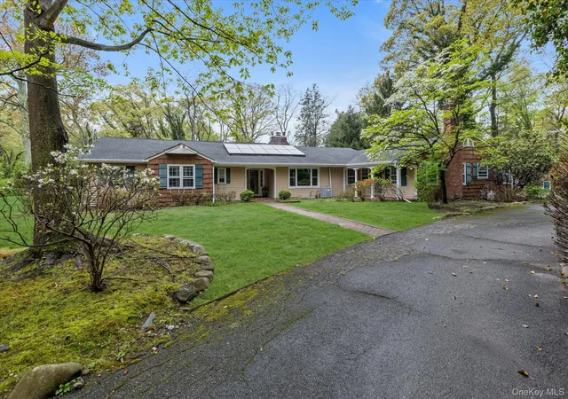 Photo 3 of Sale Pending at 4 Dolphins Rise, Lloyd Harbor, NY 11743 | MLS# 987577 | Listing updated on 2026-06-23
