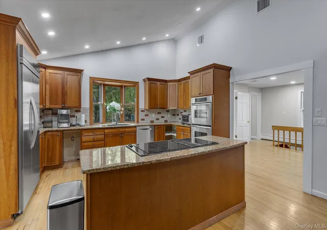 Photo 3 of Sale Pending at 4 Dolphins Rise, Lloyd Harbor, NY 11743 | MLS# 987577 | Listing updated on 2026-06-23