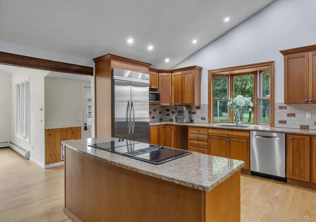Photo 4 of Sale Pending at 4 Dolphins Rise, Lloyd Harbor, NY 11743 | MLS# 987577 | Listing updated on 2026-06-23