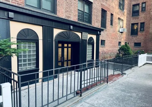 2nd image of 83-20 98Th St #5D, Woodhaven, NY 11421 | MLS# 987597