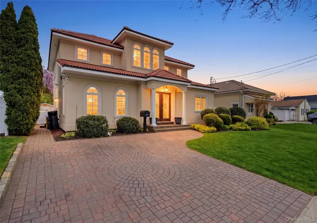 Photo 2 of Sale Pending at 59 Park Ln, Oyster Bay, NY 11758 | MLS# 987634 | Listing updated on 2026-07-18
