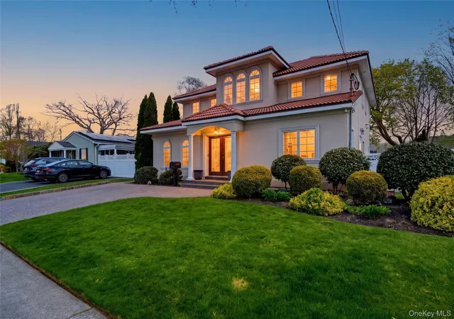 Photo 3 of Sale Pending at 59 Park Ln, Oyster Bay, NY 11758 | MLS# 987634 | Listing updated on 2026-07-18