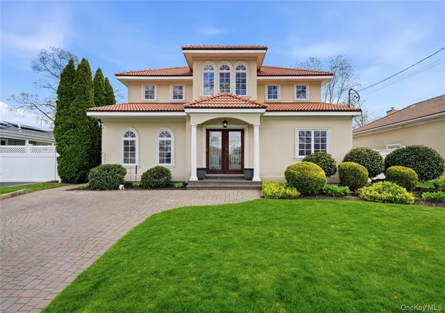 Photo 3 of Sale Pending at 59 Park Ln, Oyster Bay, NY 11758 | MLS# 987634 | Listing updated on 2026-07-18