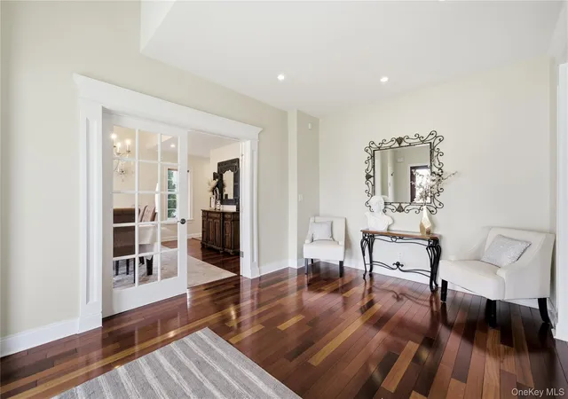 Photo 4 of Sale Pending at 59 Park Ln, Oyster Bay, NY 11758 | MLS# 987634 | Listing updated on 2026-07-18