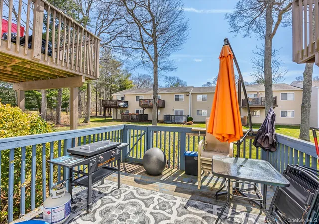 2nd image of 271 Lake Pointe Cirlce, Brookhaven, NY 11953