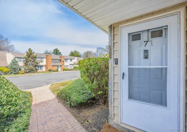 2nd image of 271 Lake Pointe Cirlce #271, Brookhaven, NY 11953 | MLS# 987652