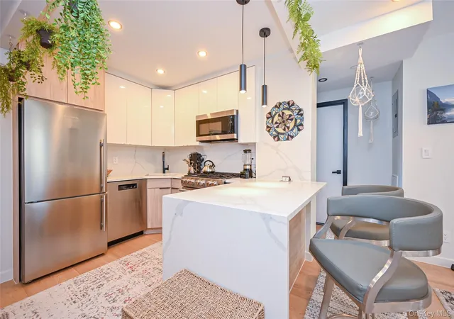 Listing Photo 4 - Condo for sale in building located at 116-17 Grosvenor Ln, New York, NY 11418