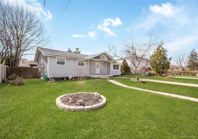 Single Family Residence at 6 Evy Ct, Sayville, NY 11782 | MLS# 987658 | | Sold on 2026-07-22