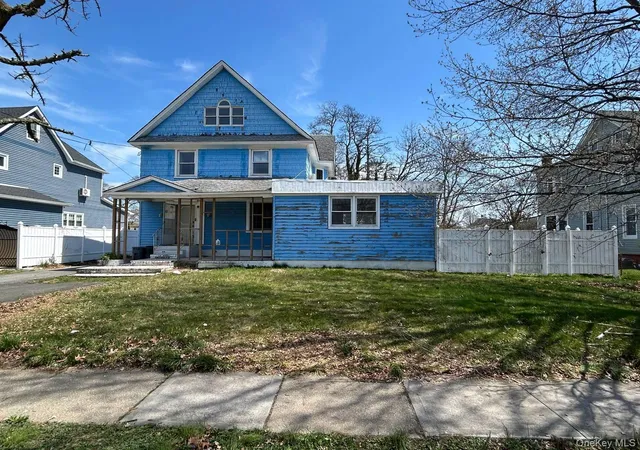 Photo 1 of Sale Pending at 31 East Ave, Hempstead, NY 11520 | MLS# 987670 | Listing updated on 2026-06-11