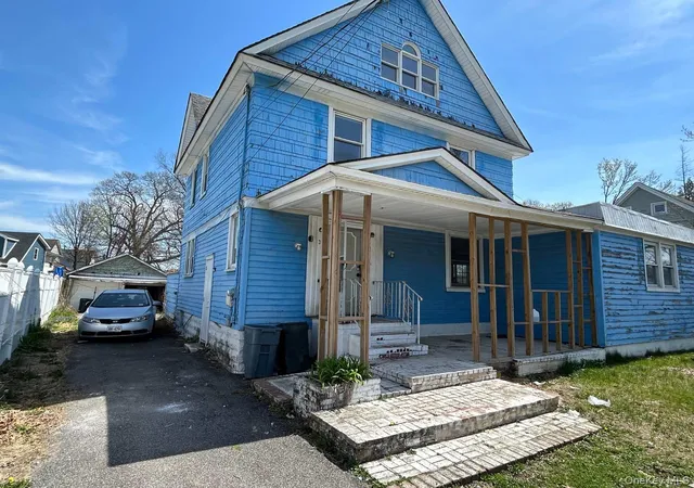 Photo 2 of Sale Pending at 31 East Ave, Hempstead, NY 11520 | MLS# 987670 | Listing updated on 2026-06-11