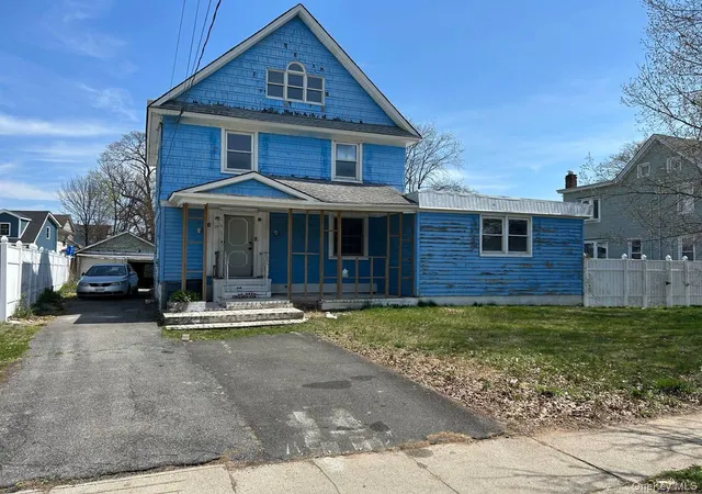 Photo 3 of Sale Pending at 31 East Ave, Hempstead, NY 11520 | MLS# 987670 | Listing updated on 2026-06-11